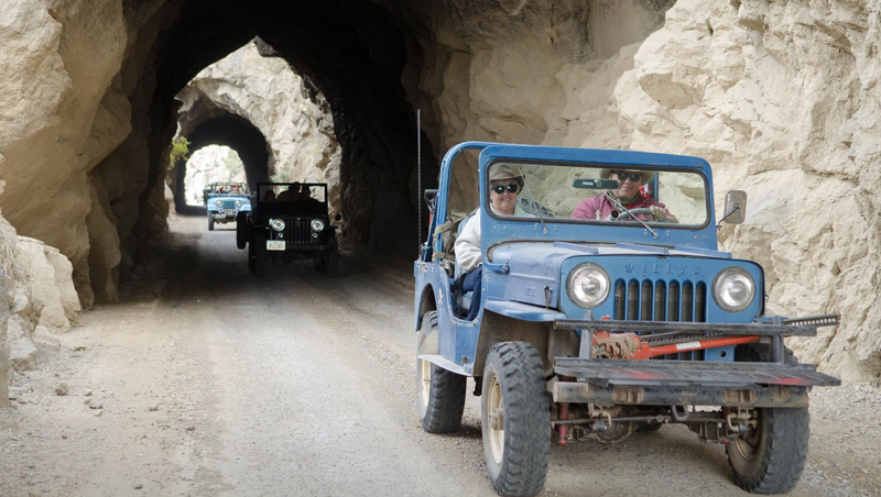 Illustration for article titled There's Nothing Cooler Than Flat-Fender Jeeps Offroading